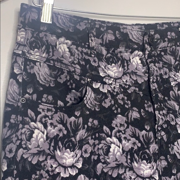 Urban Outfitters BDG High Waist Black Floral Jeans - Picture 5 of 15